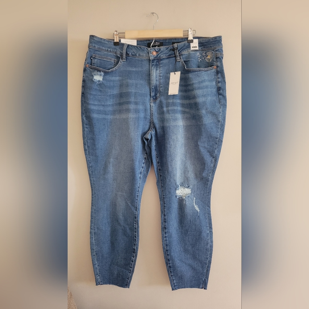 NWT Judy Blue Womens High Waisted Embroidered Skinny Fit Jeans Size 24W